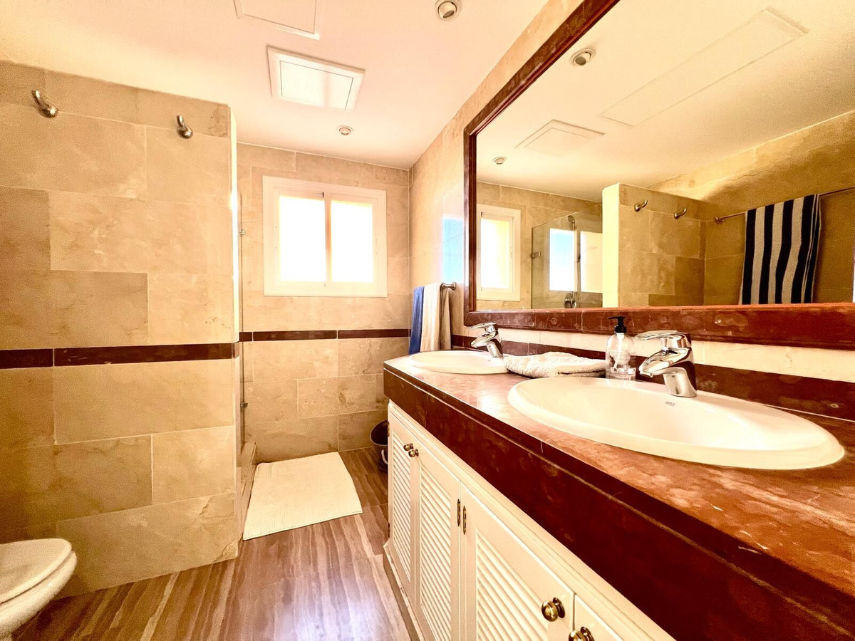 4 Bed Apartment for sale in Marbella Costa Del Sol, Málaga, Spain
