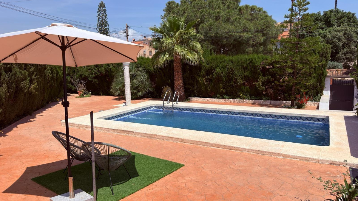 Se vende Villa - Chalet de 4 dormitorios en Costa Blanca, Alicante, España