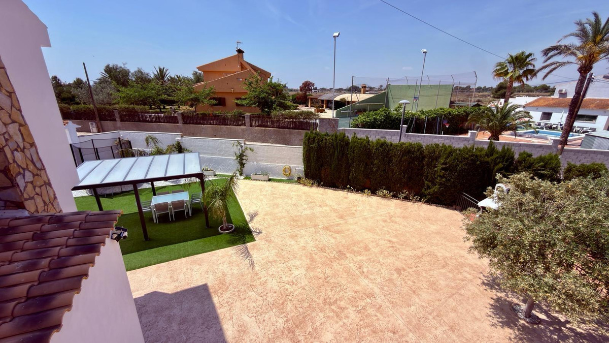 Se vende Villa - Chalet de 4 dormitorios en Costa Blanca, Alicante, España