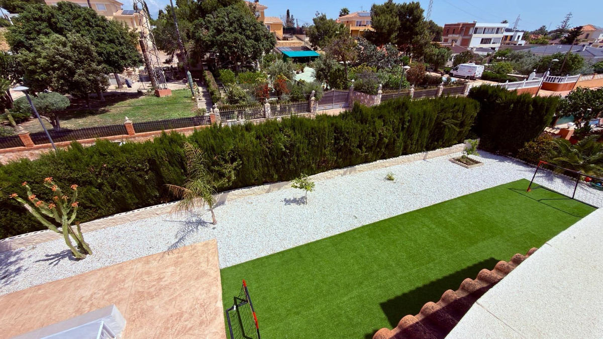 Se vende Villa - Chalet de 4 dormitorios en Costa Blanca, Alicante, España