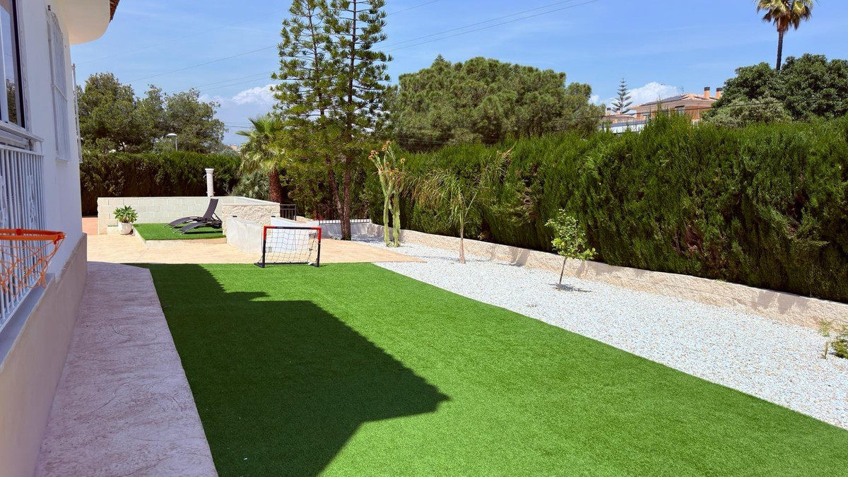 Se vende Villa - Chalet de 4 dormitorios en Costa Blanca, Alicante, España