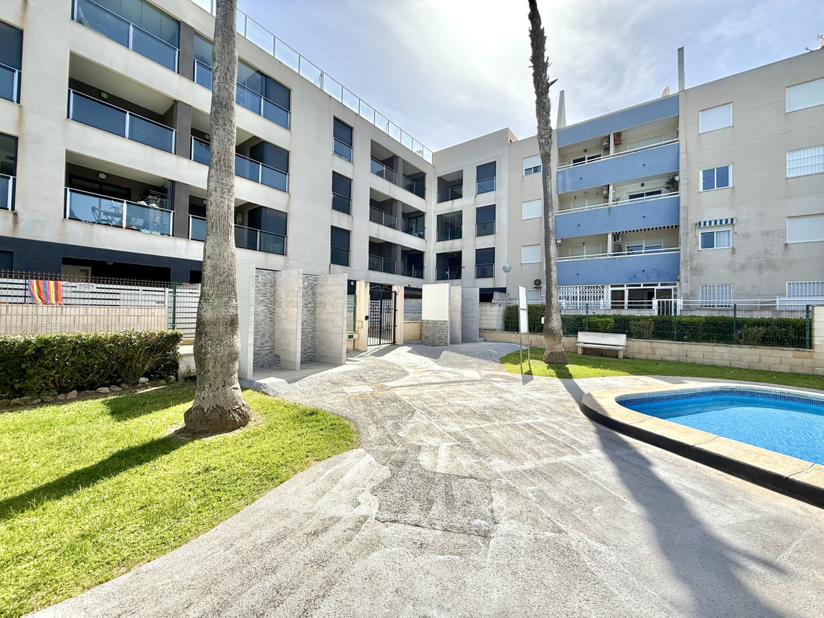 Se vende Apartamento Planta Media de 2 dormitorios en Costa Blanca, Alicante, España