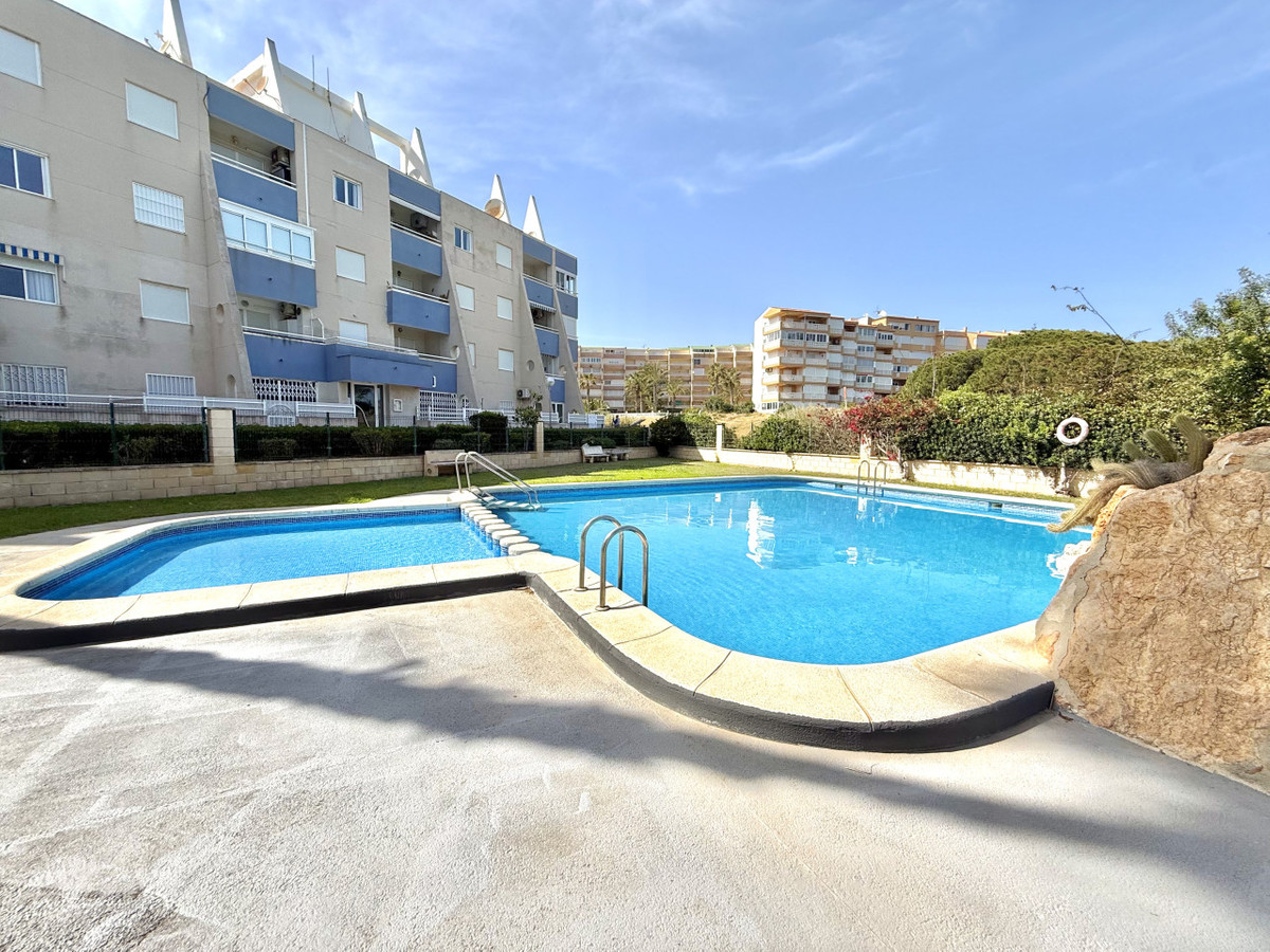 Se vende Apartamento Planta Media de 2 dormitorios en Costa Blanca, Alicante, España