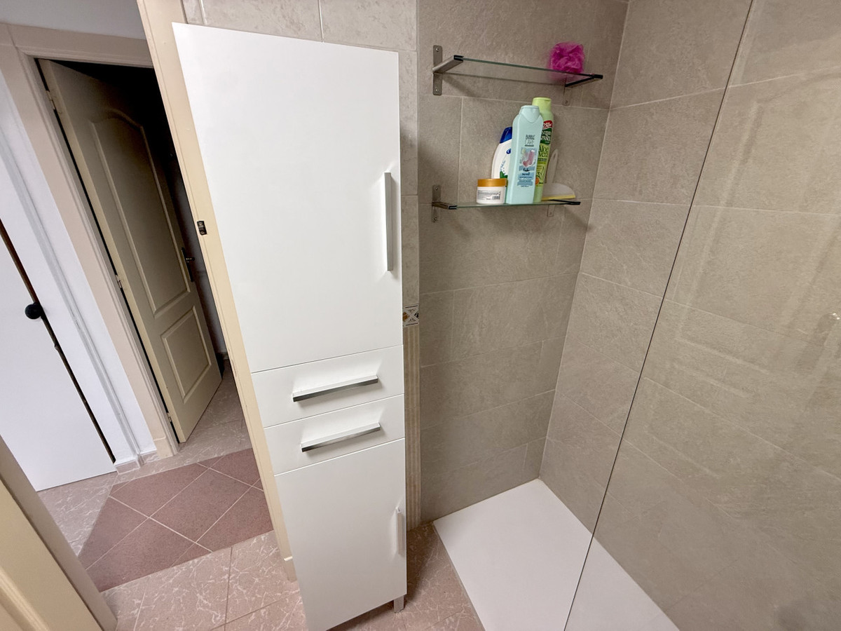 Se vende Apartamento Planta Media de 2 dormitorios en Costa Blanca, Alicante, España