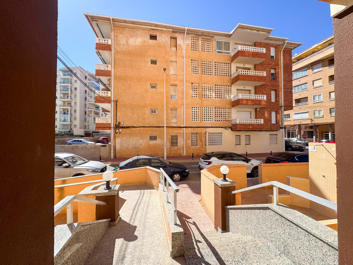 Se vende Apartamento Planta Media de 3 dormitorios en Costa Blanca, Alicante, España