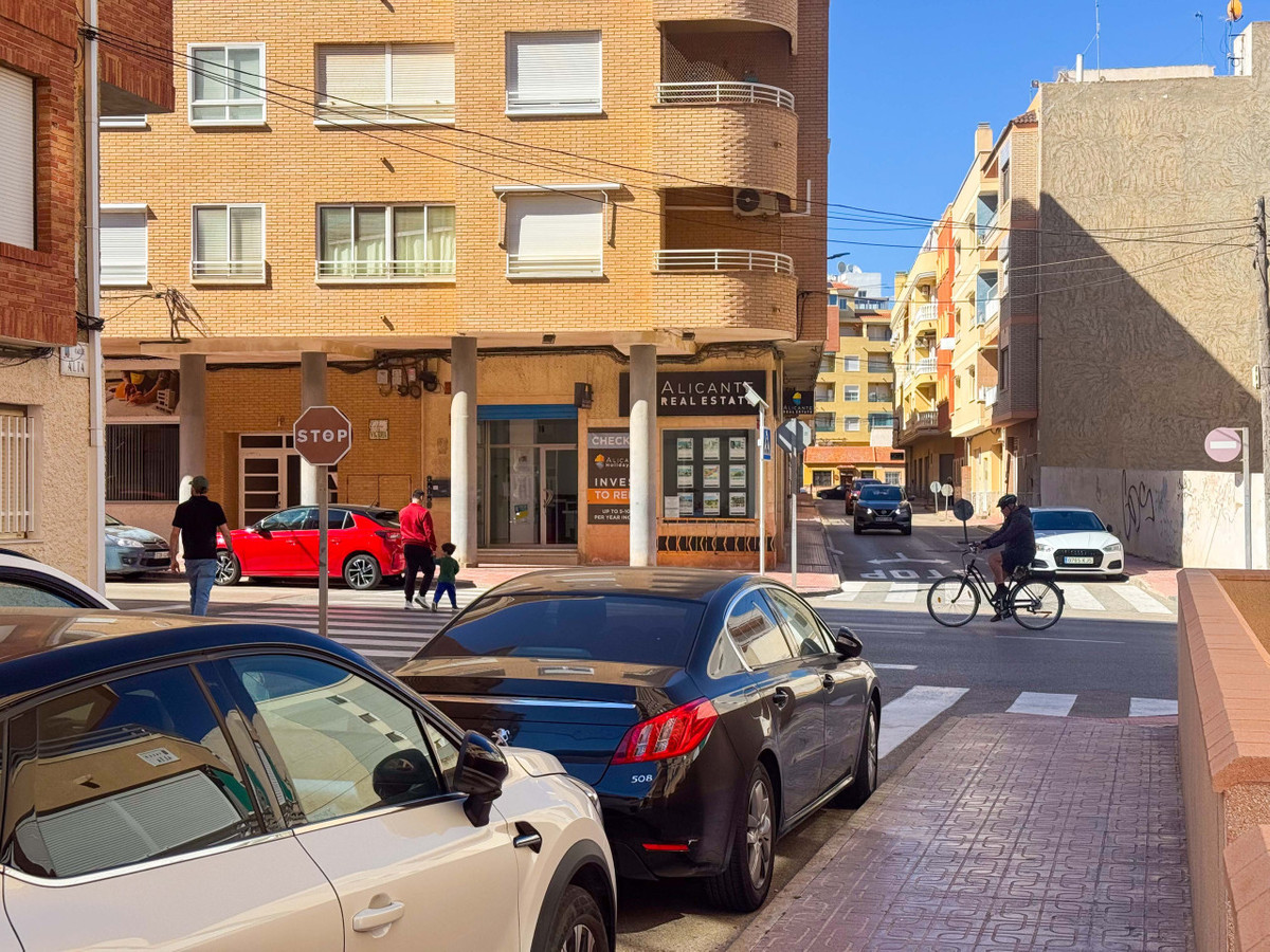 Se vende Apartamento Planta Media de 3 dormitorios en Costa Blanca, Alicante, España