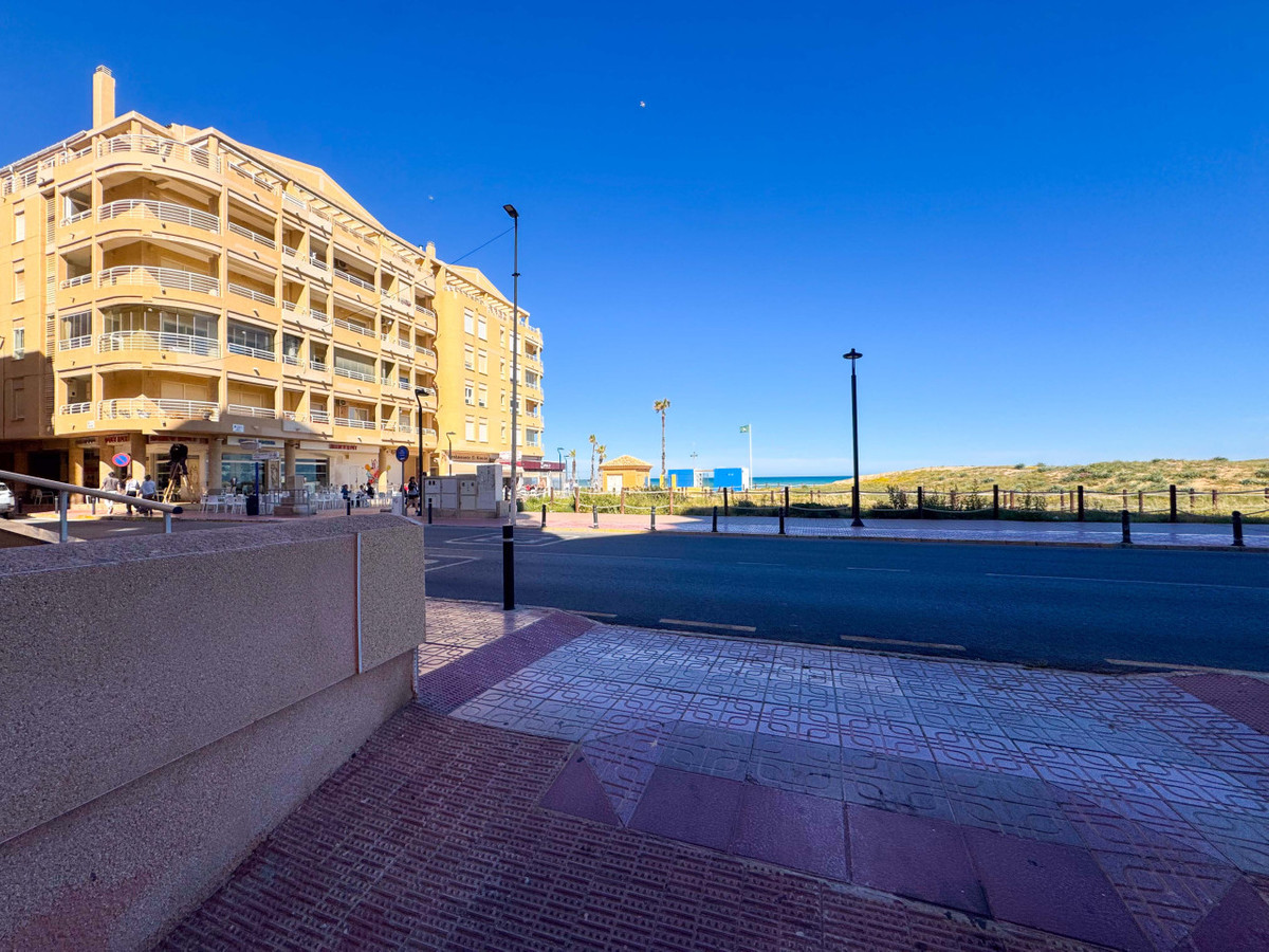 Se vende Apartamento Planta Media de 3 dormitorios en Costa Blanca, Alicante, España