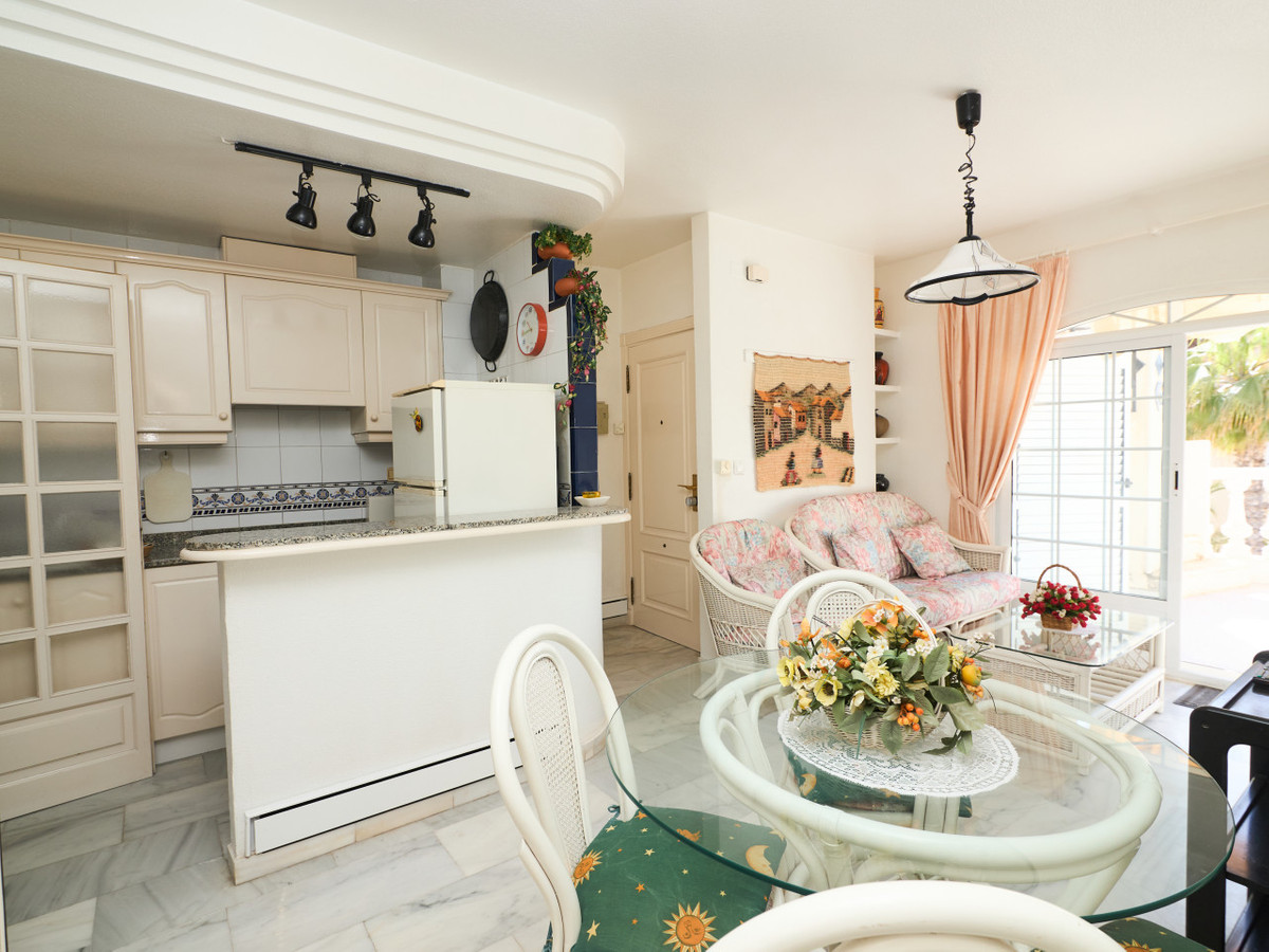 Se vende Apartamento en Planta Última de 2 dormitorios en Costa Blanca, Alicante, España