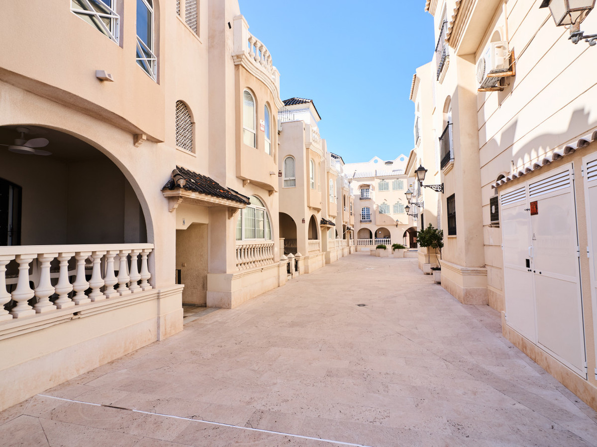 Se vende Apartamento en Planta Última de 2 dormitorios en Costa Blanca, Alicante, España