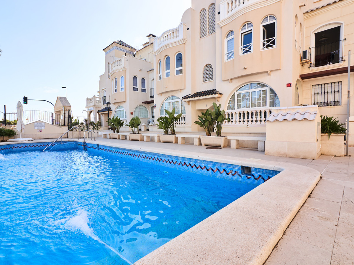 Se vende Apartamento en Planta Última de 2 dormitorios en Costa Blanca, Alicante, España