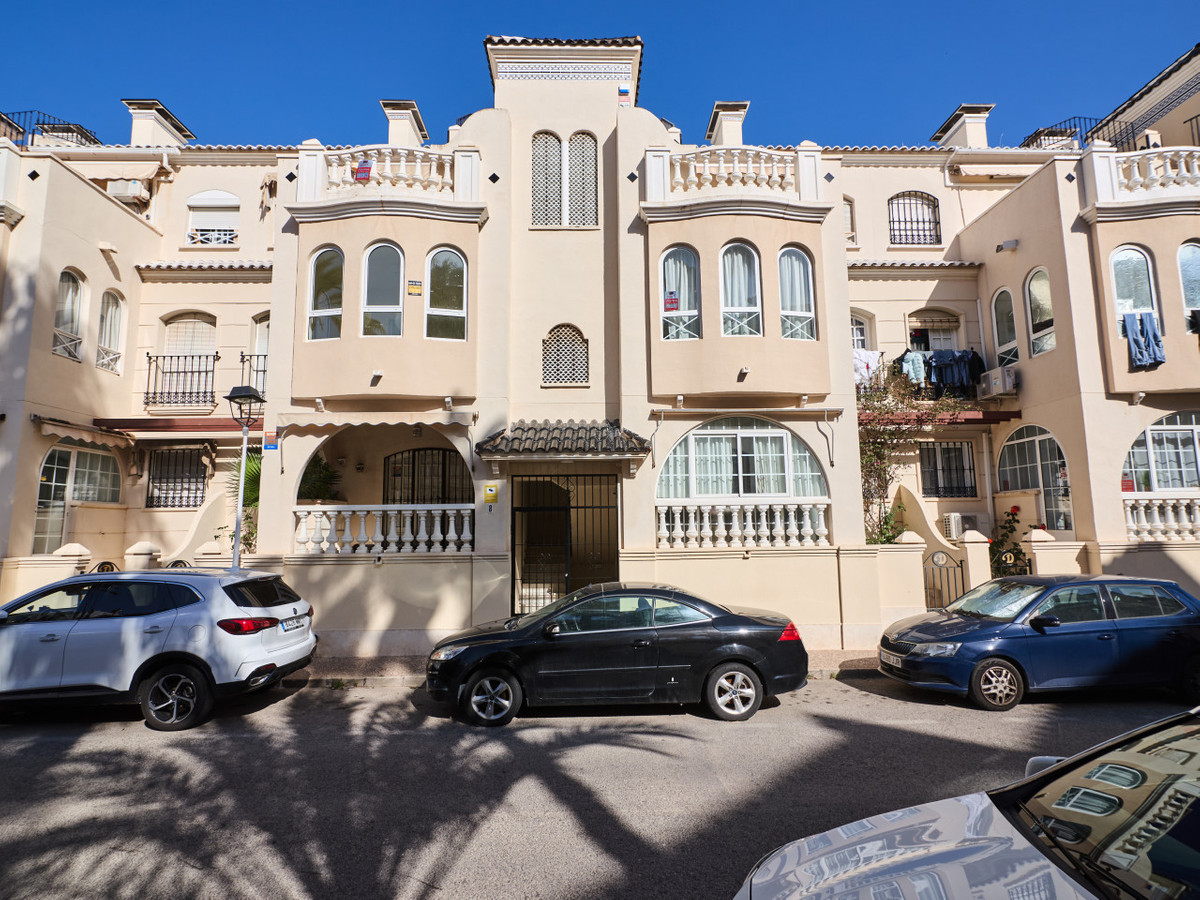 Se vende Apartamento en Planta Última de 2 dormitorios en Costa Blanca, Alicante, España