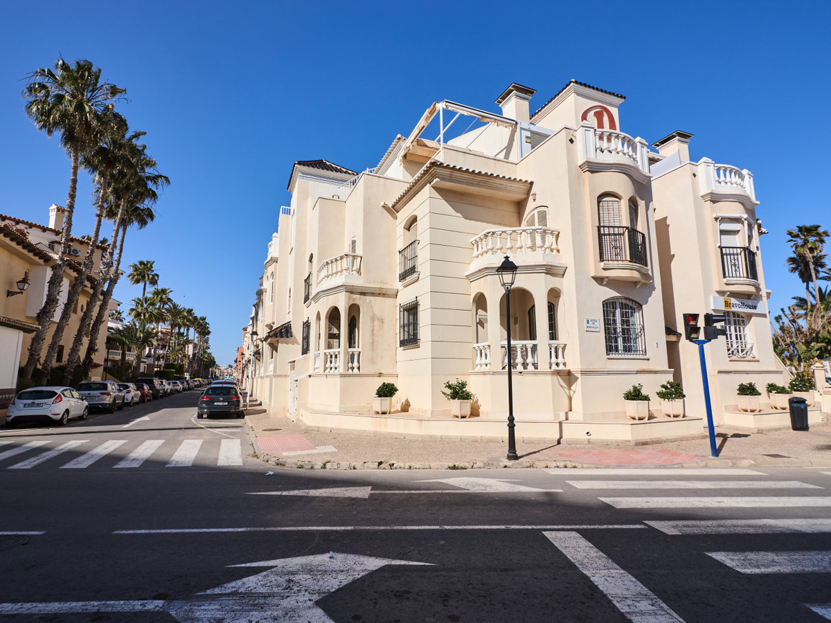 Se vende Apartamento en Planta Última de 2 dormitorios en Costa Blanca, Alicante, España