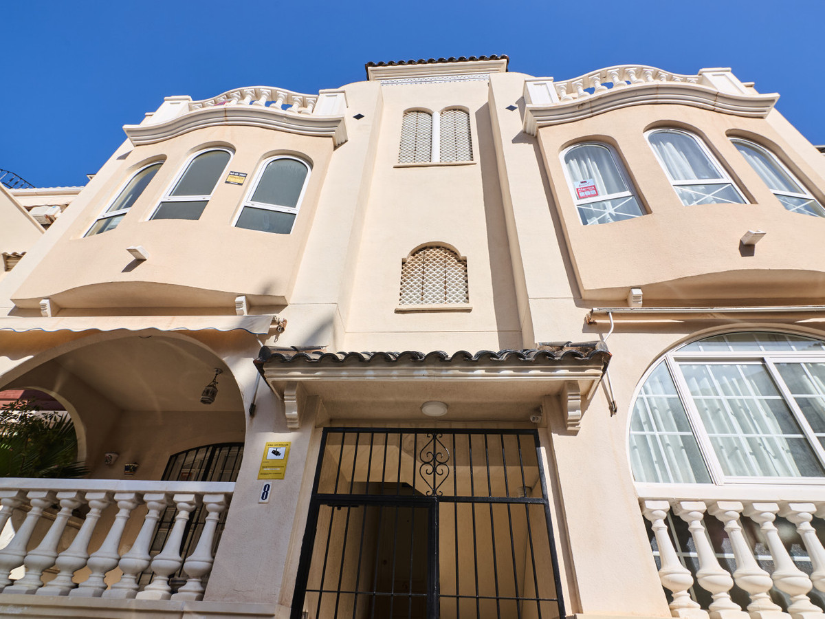 Se vende Apartamento en Planta Última de 2 dormitorios en Costa Blanca, Alicante, España