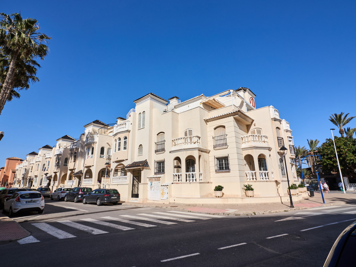 Se vende Apartamento en Planta Última de 2 dormitorios en Costa Blanca, Alicante, España