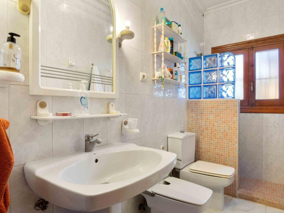 Se vende Villa - Chalet de 6 dormitorios en Costa Blanca, Alicante, España