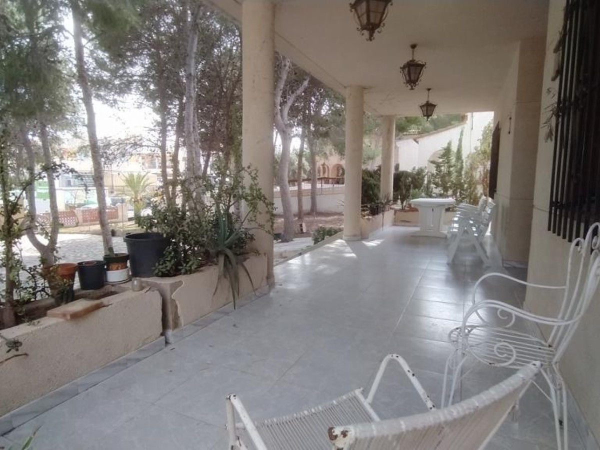 Se vende Villa - Chalet de 6 dormitorios en Costa Blanca, Alicante, España