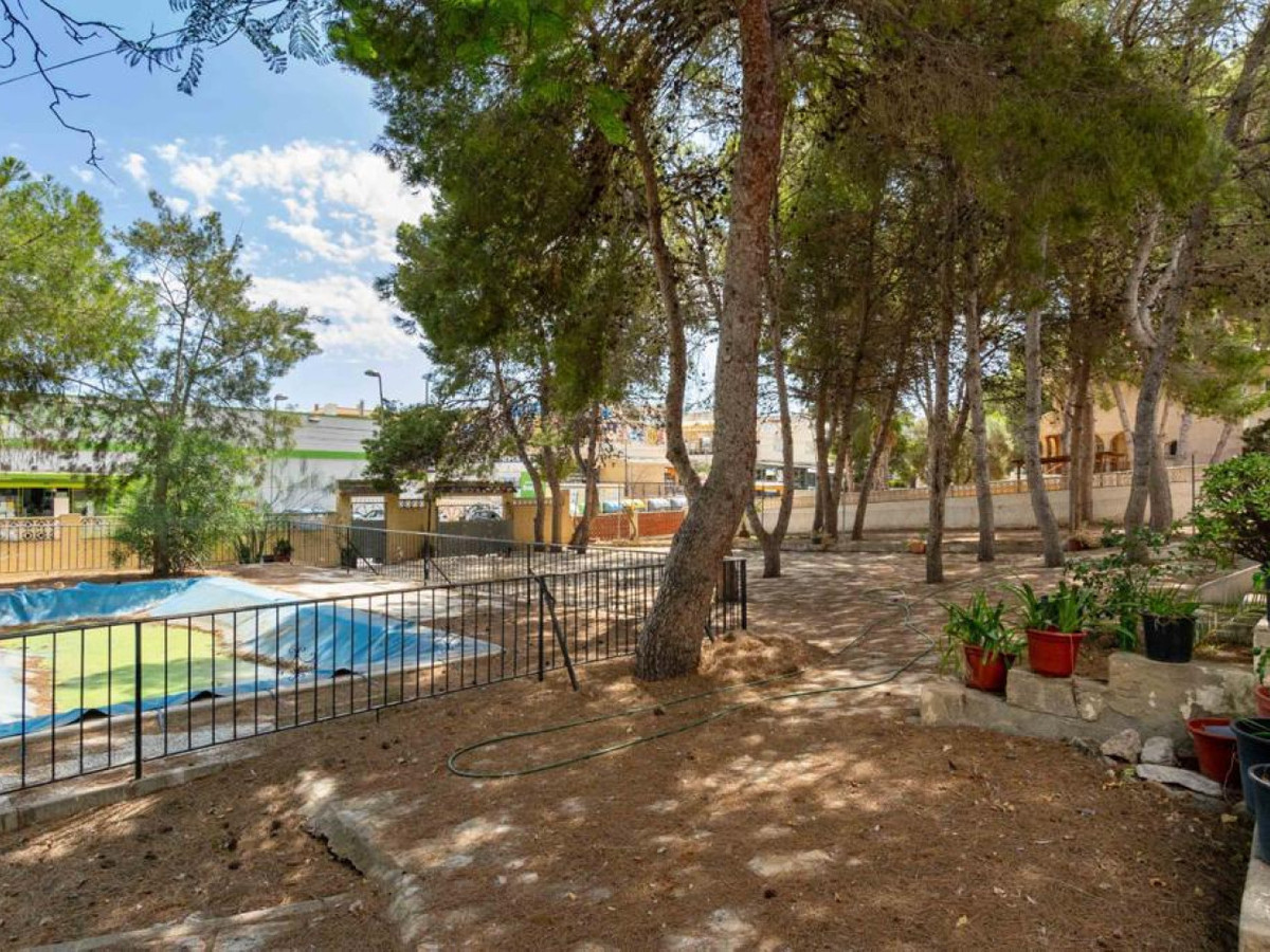 Se vende Villa - Chalet de 6 dormitorios en Costa Blanca, Alicante, España