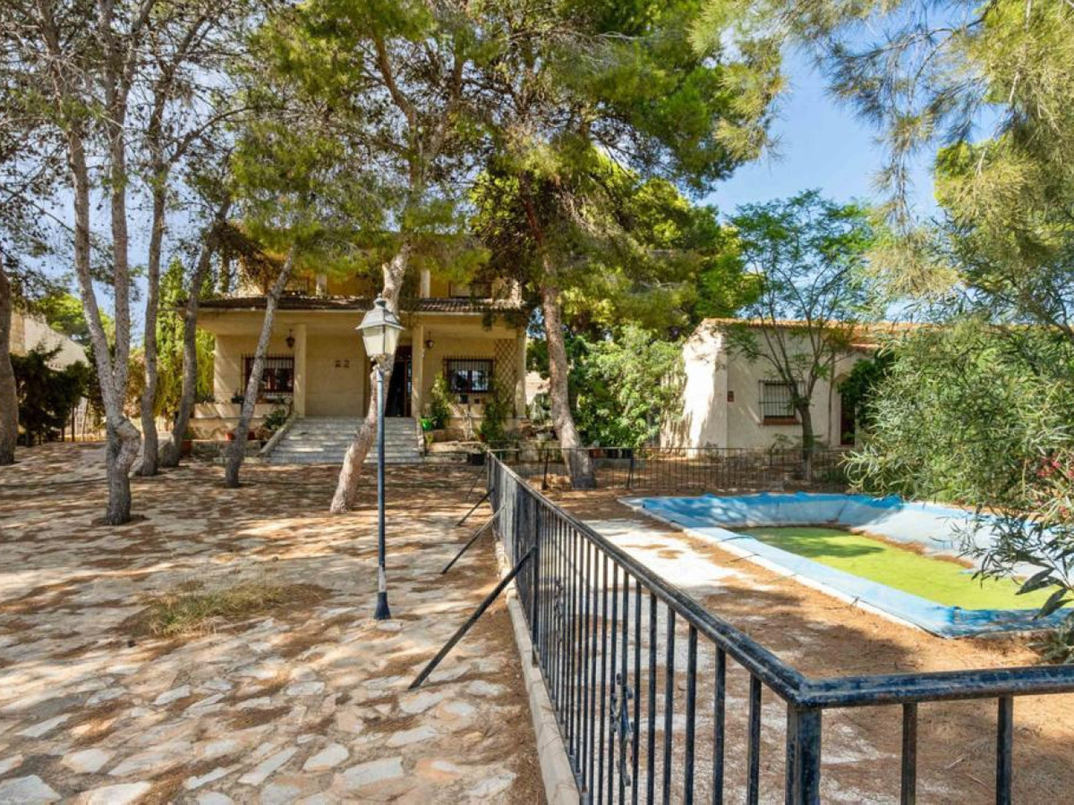 Se vende Villa - Chalet de 6 dormitorios en Costa Blanca, Alicante, España