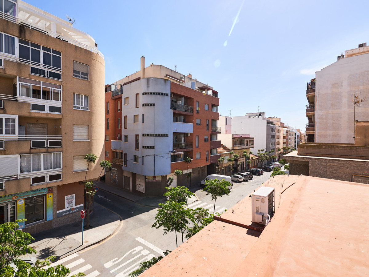 Se vende Apartamento Planta Media de 3 dormitorios en Costa Blanca, Alicante, España
