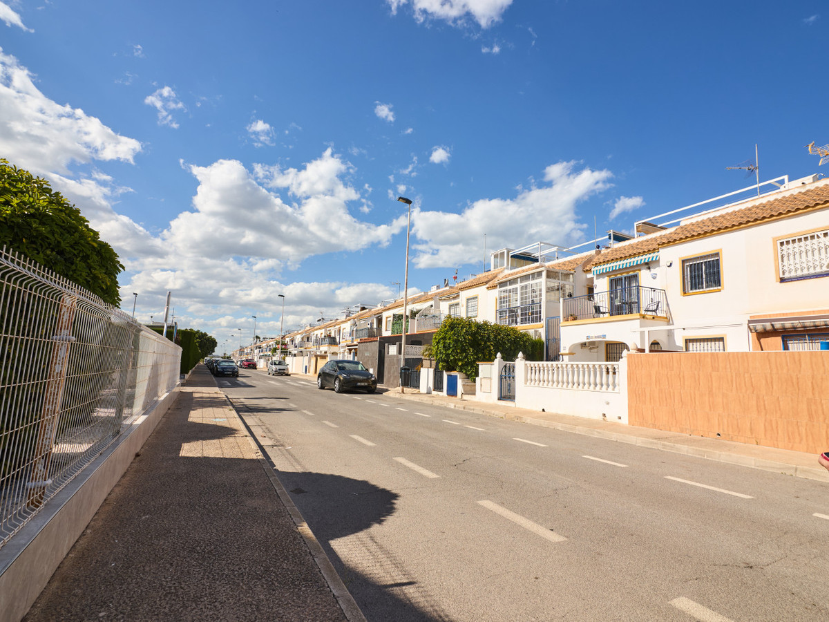 Se vende Villa - Chalet de 3 dormitorios en Costa Blanca, Alicante, España