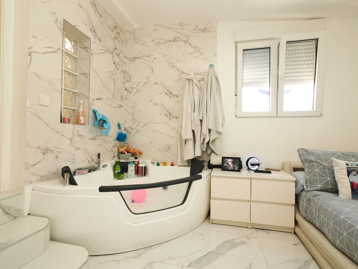 Se vende Villa - Chalet de 3 dormitorios en Costa Blanca, Alicante, España