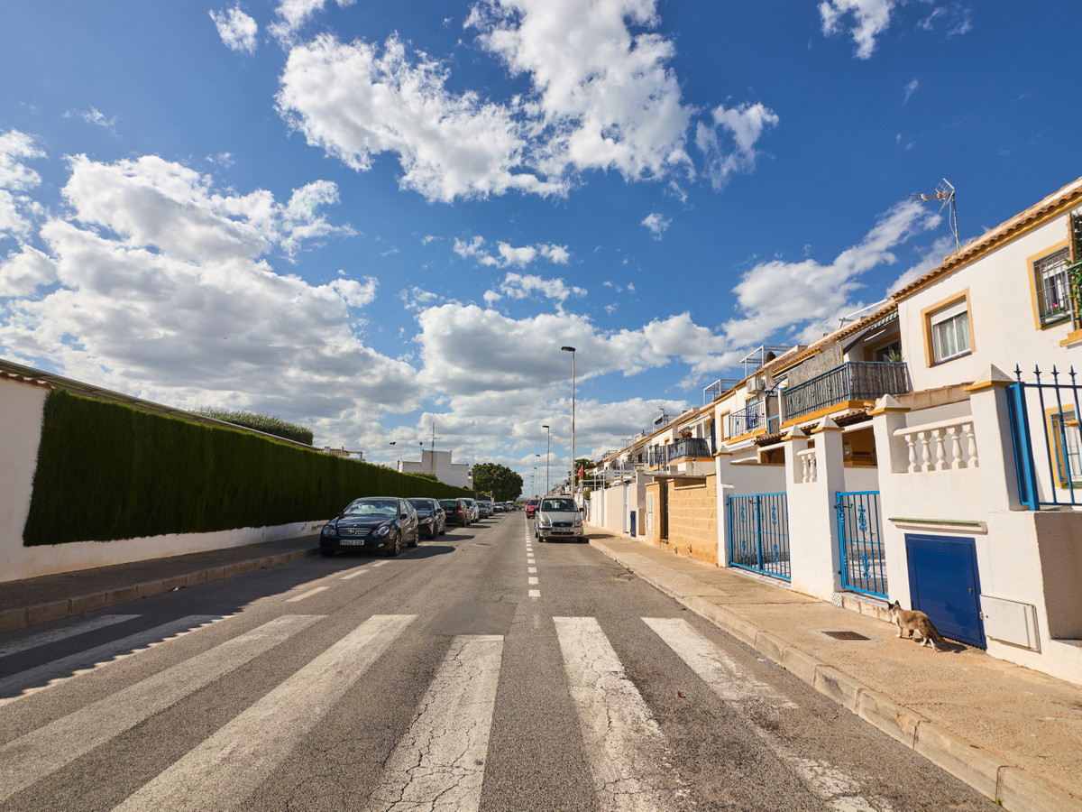 Se vende Villa - Chalet de 3 dormitorios en Costa Blanca, Alicante, España