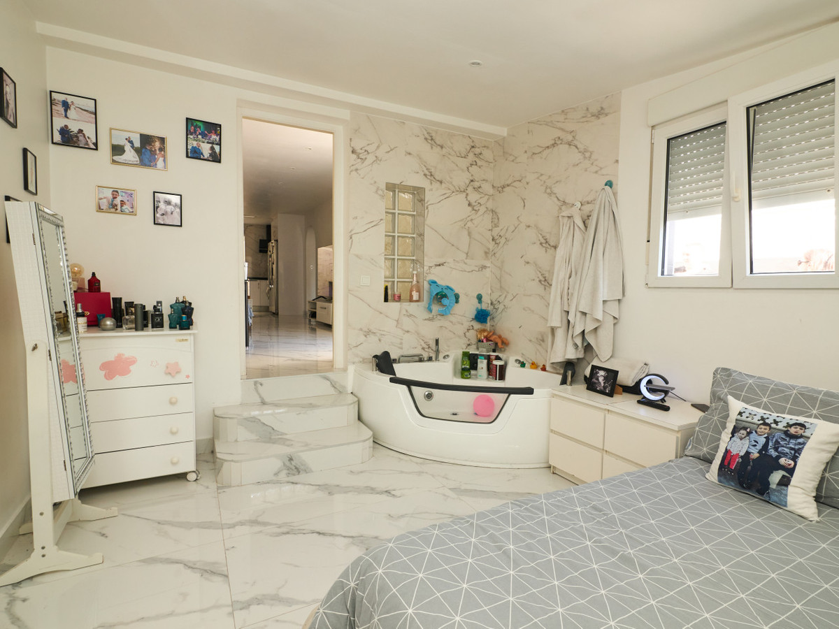 Se vende Villa - Chalet de 3 dormitorios en Costa Blanca, Alicante, España