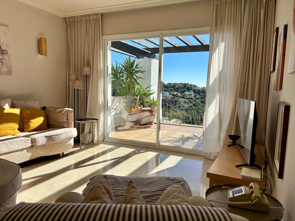 3 Bed Apartment for sale in La Quinta Costa Del Sol, Málaga, Spain