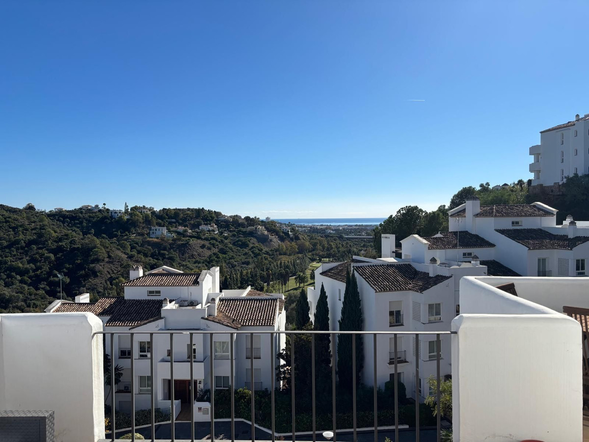 3 Bed Apartment for sale in La Quinta Costa Del Sol, Málaga, Spain