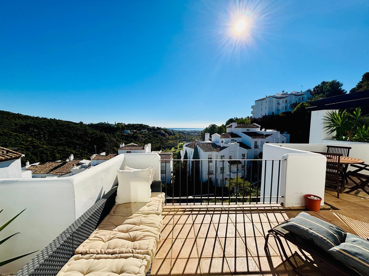 3 Bed Apartment for sale in La Quinta Costa Del Sol, Málaga, Spain