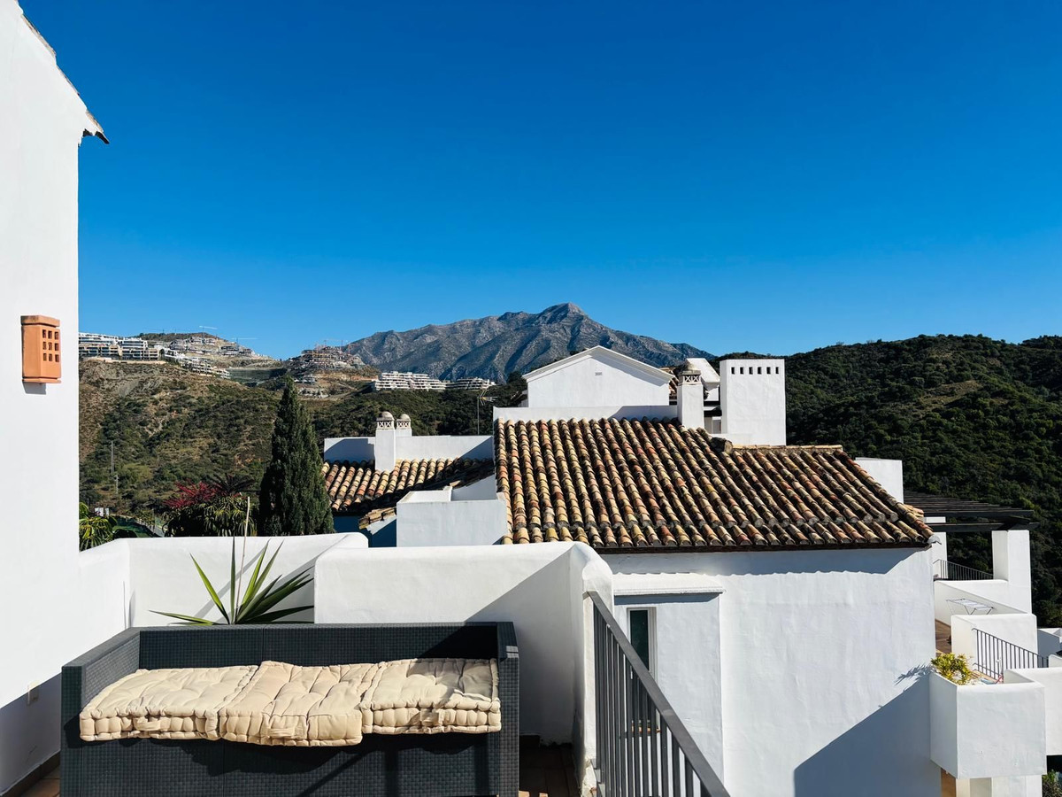 3 Bed Apartment for sale in La Quinta Costa Del Sol, Málaga, Spain