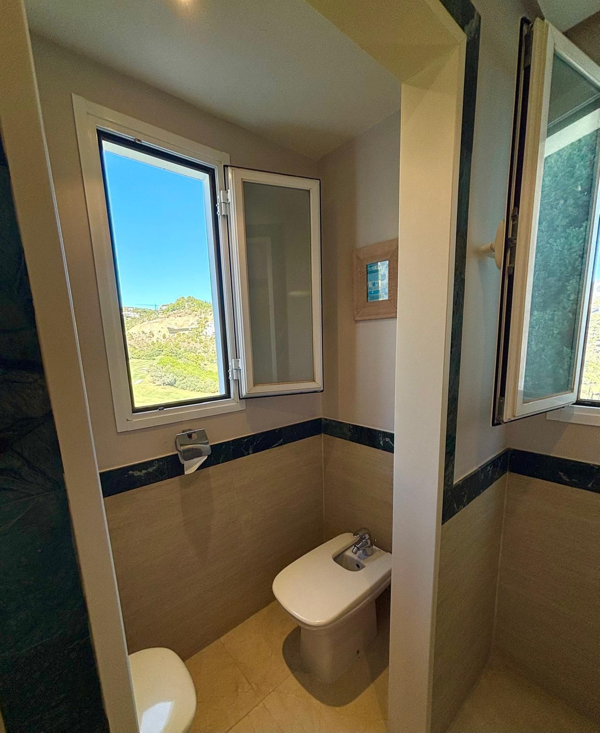 3 Bed Apartment for sale in La Quinta Costa Del Sol, Málaga, Spain