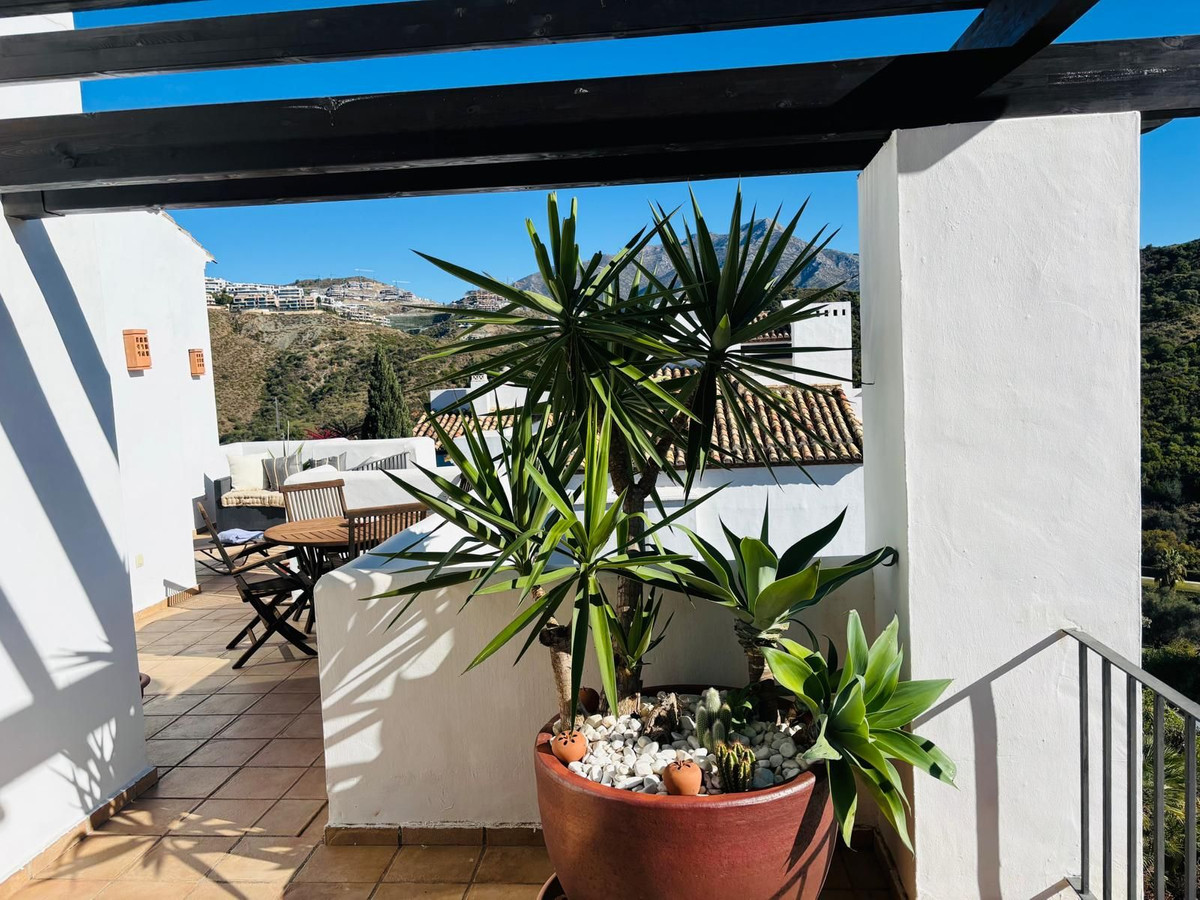 3 Bed Apartment for sale in La Quinta Costa Del Sol, Málaga, Spain