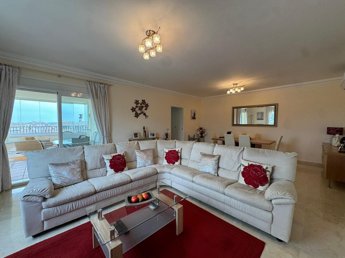 Se vende Apartamento Planta Media de 3 dormitorios en Costa Del Sol, Málaga, España