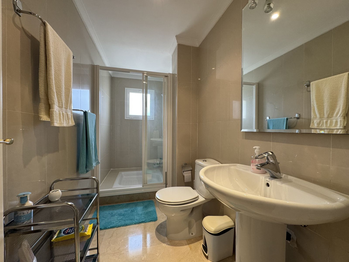 Se vende Apartamento Planta Media de 3 dormitorios en Costa Del Sol, Málaga, España
