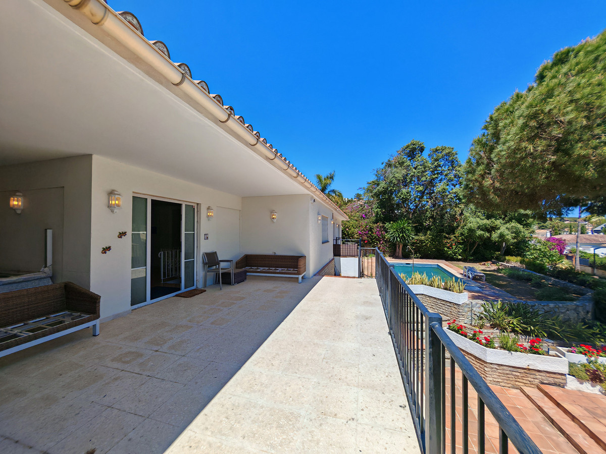 5 Bed Townhouse for sale in Marbesa Costa Del Sol, Málaga, Spain