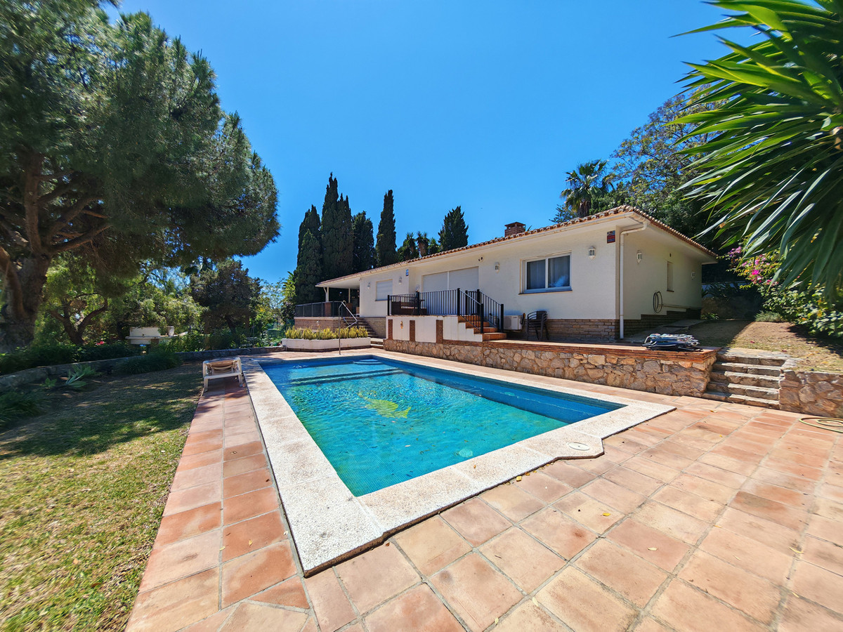 5 Bed Townhouse for sale in Marbesa Costa Del Sol, Málaga, Spain