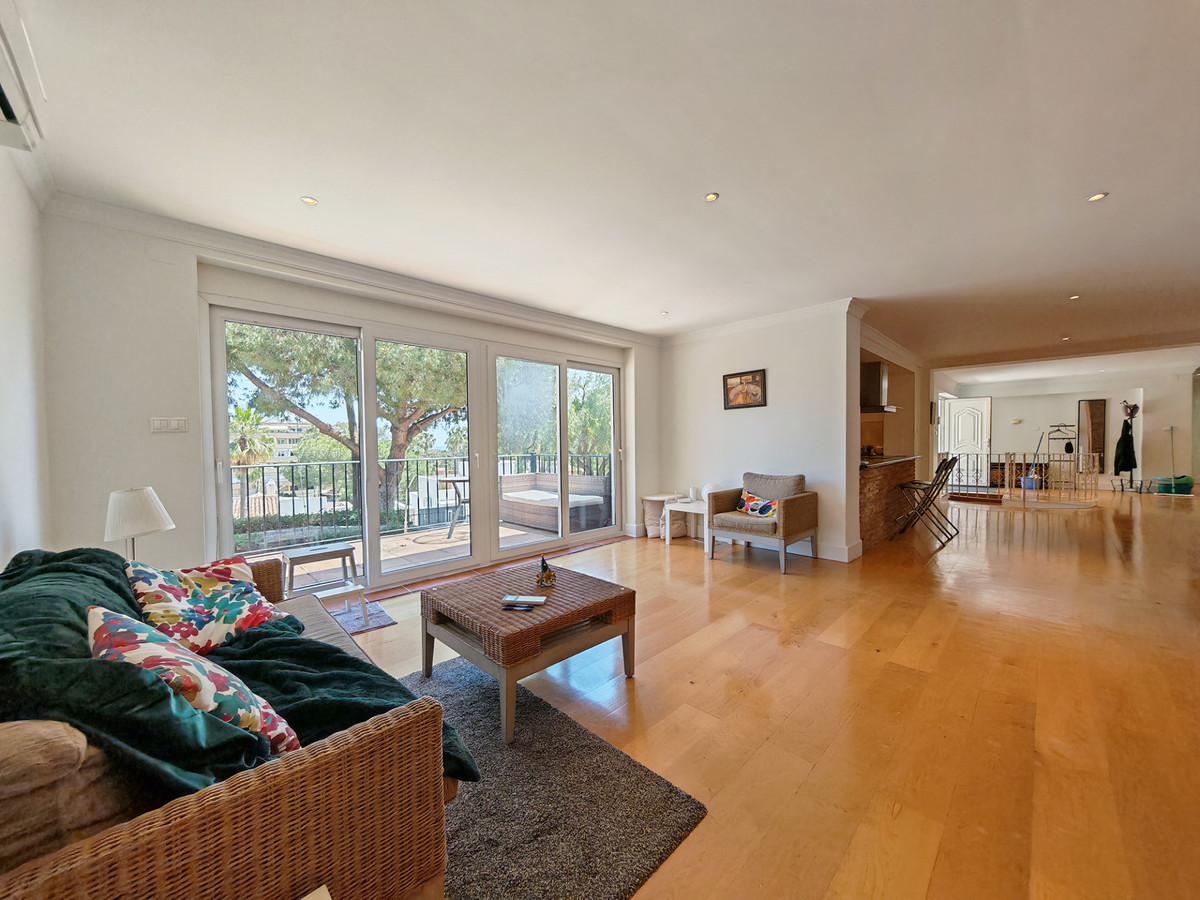 5 Bed Townhouse for sale in Marbesa Costa Del Sol, Málaga, Spain