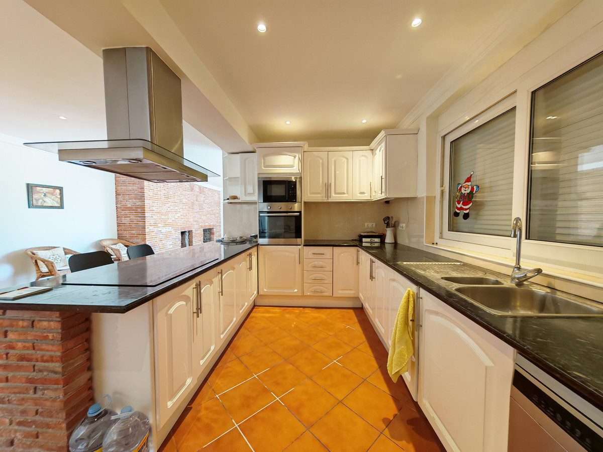 5 Bed Townhouse for sale in Marbesa Costa Del Sol, Málaga, Spain