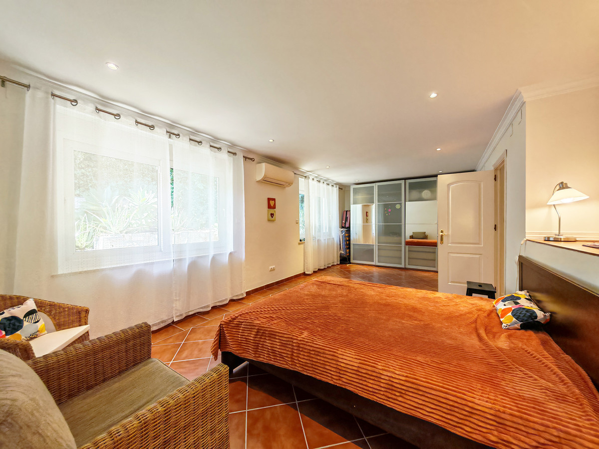 5 Bed Townhouse for sale in Marbesa Costa Del Sol, Málaga, Spain