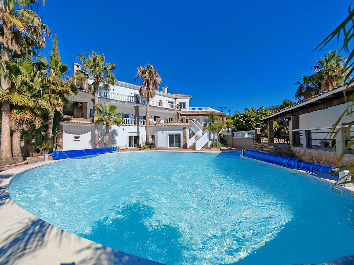 9 Bed Townhouse for sale in Benalmadena Costa Del Sol, Málaga, Spain