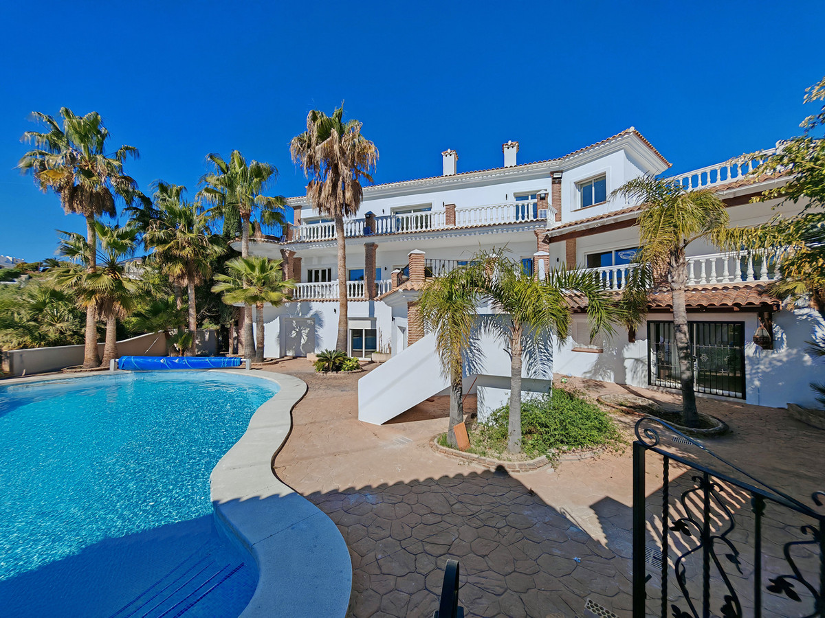 9 Bed Townhouse for sale in Benalmadena Costa Del Sol, Málaga, Spain