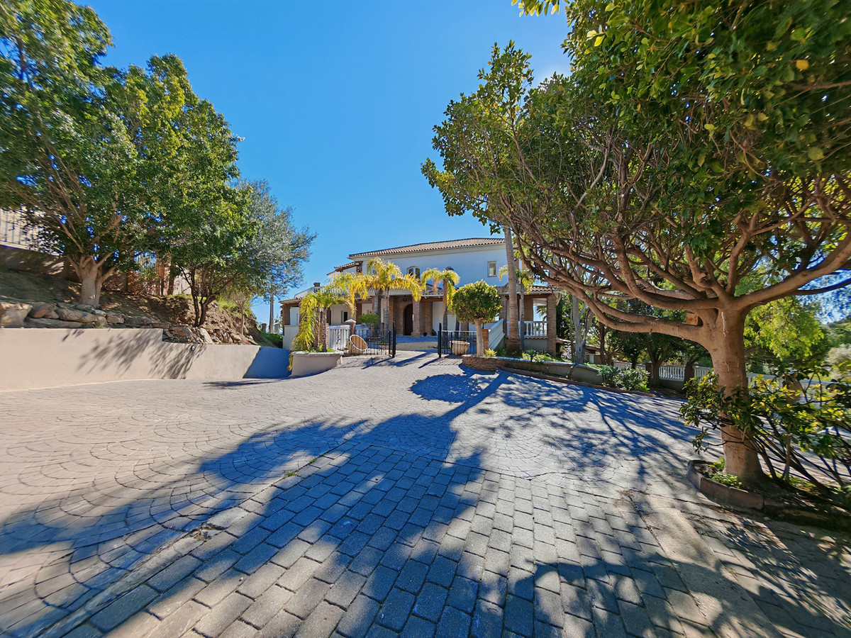 9 Bed Townhouse for sale in Benalmadena Costa Del Sol, Málaga, Spain
