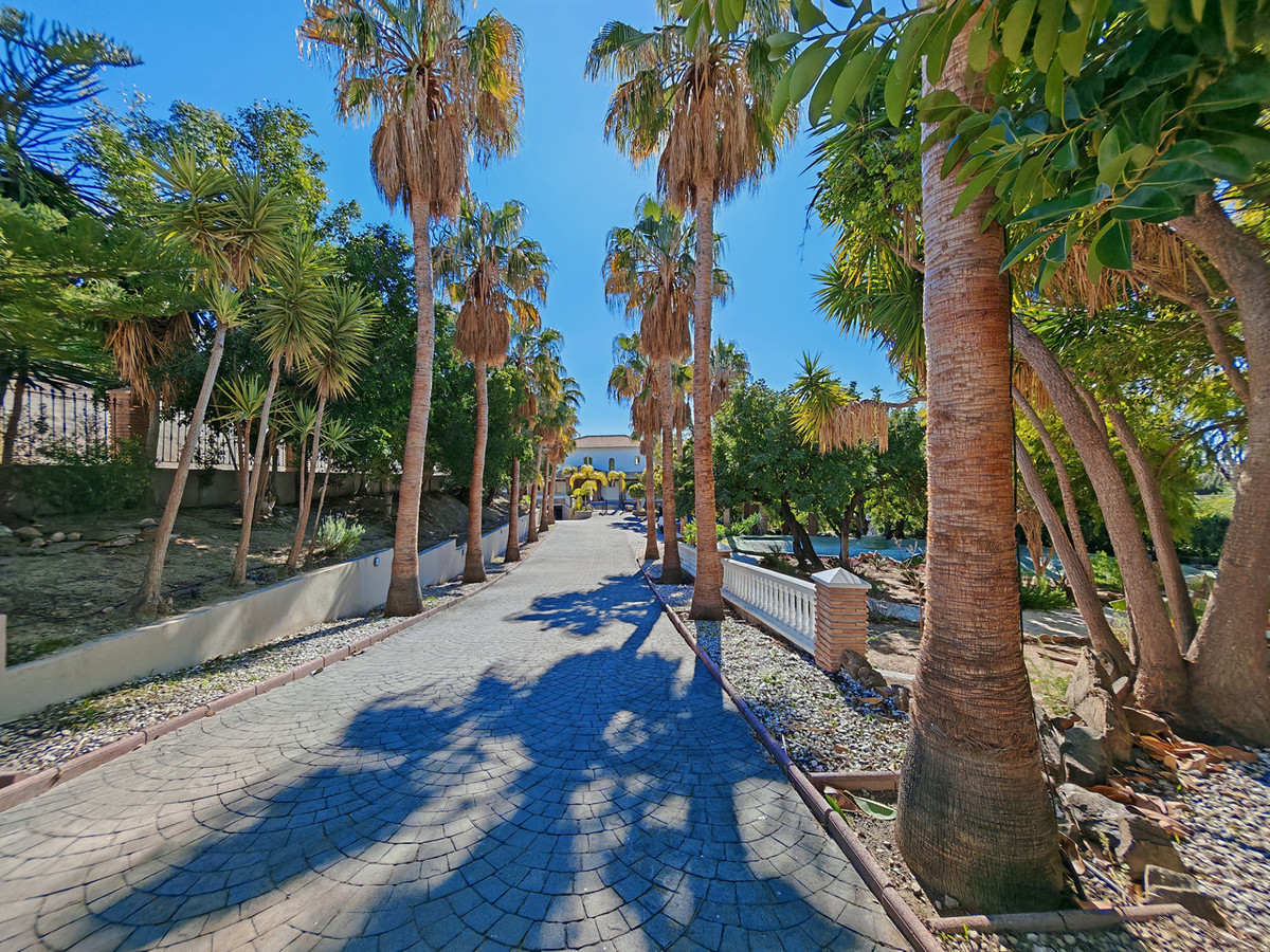 9 Bed Townhouse for sale in Benalmadena Costa Del Sol, Málaga, Spain