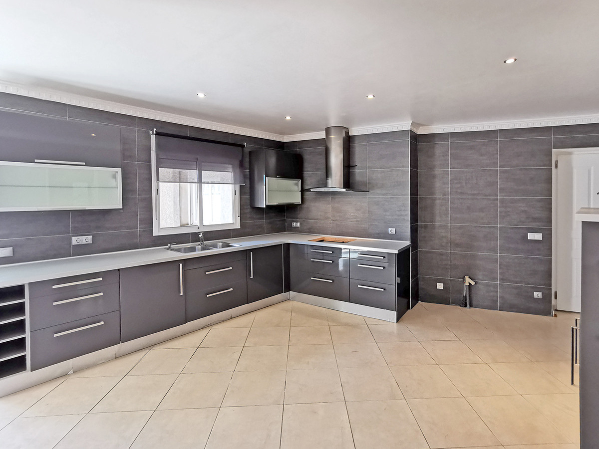 9 Bed Townhouse for sale in Benalmadena Costa Del Sol, Málaga, Spain