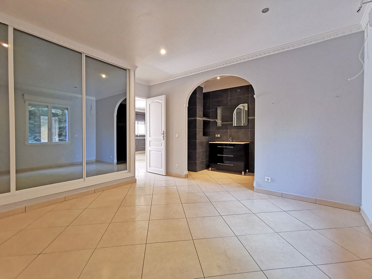 9 Bed Townhouse for sale in Benalmadena Costa Del Sol, Málaga, Spain