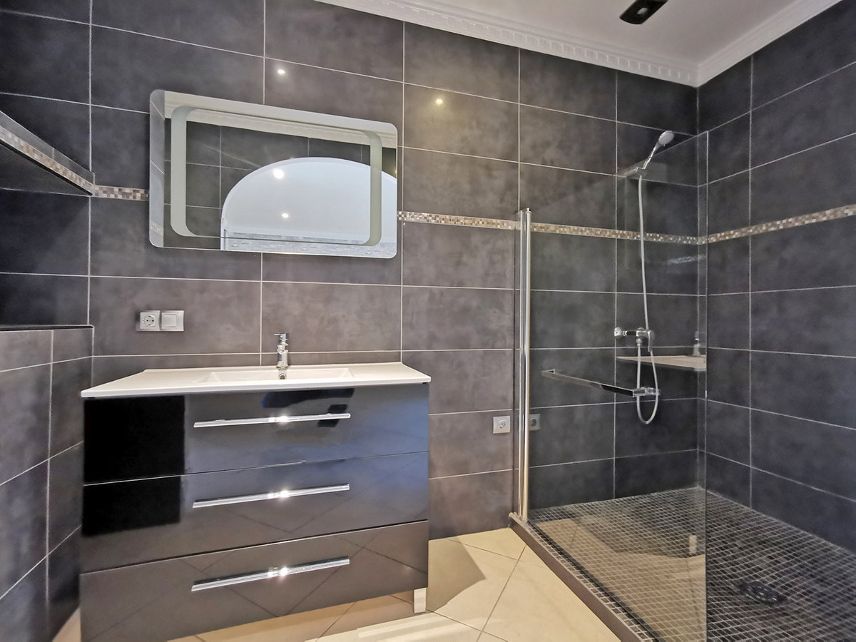 9 Bed Townhouse for sale in Benalmadena Costa Del Sol, Málaga, Spain