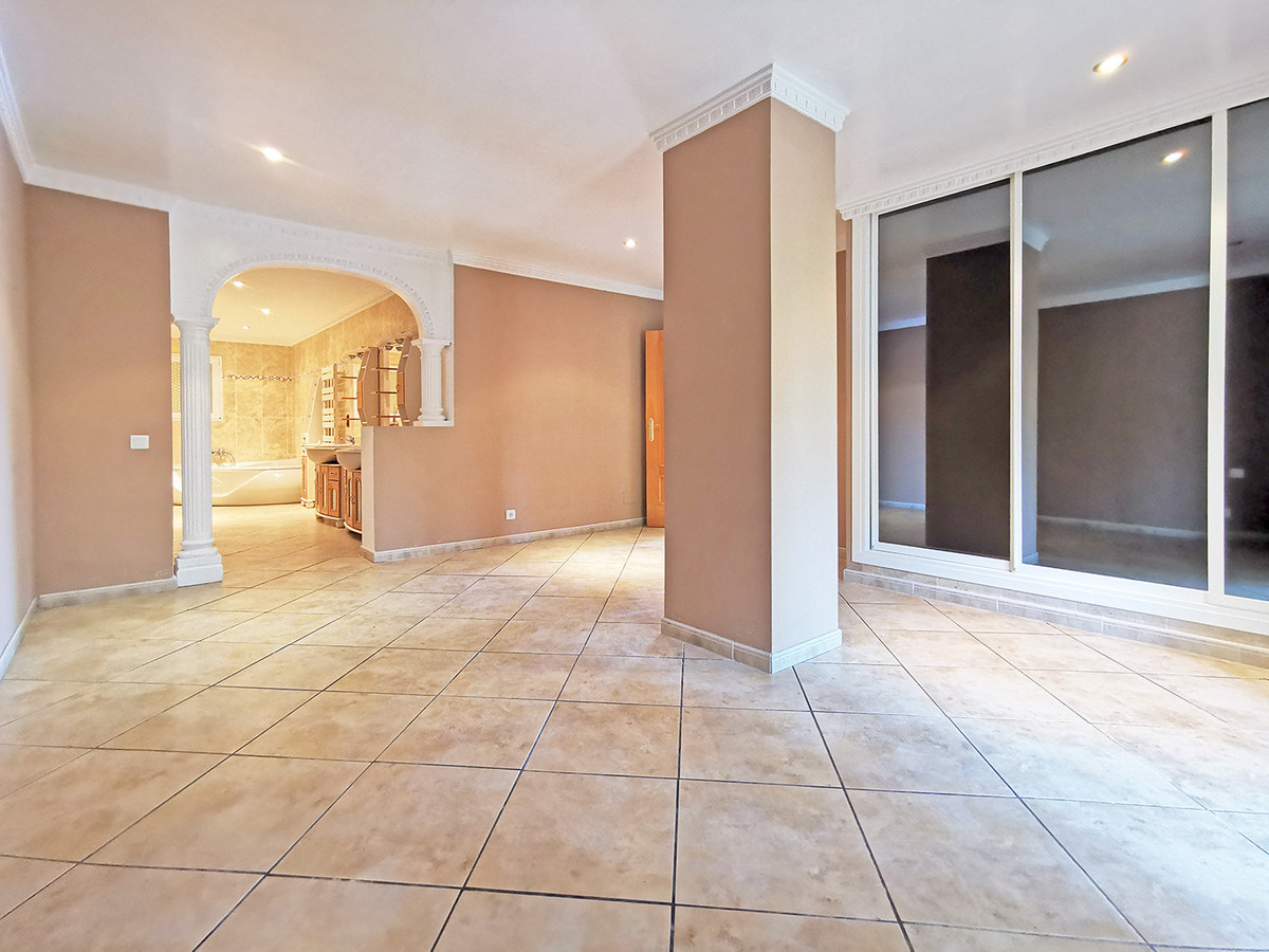 9 Bed Townhouse for sale in Benalmadena Costa Del Sol, Málaga, Spain