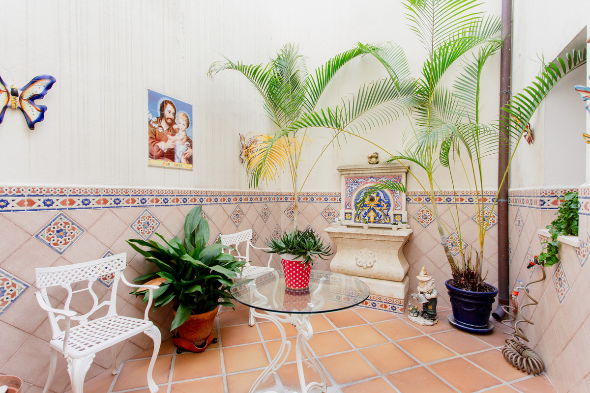 7 Bed Townhouse for sale in Estepona Costa Del Sol, Málaga, Spain