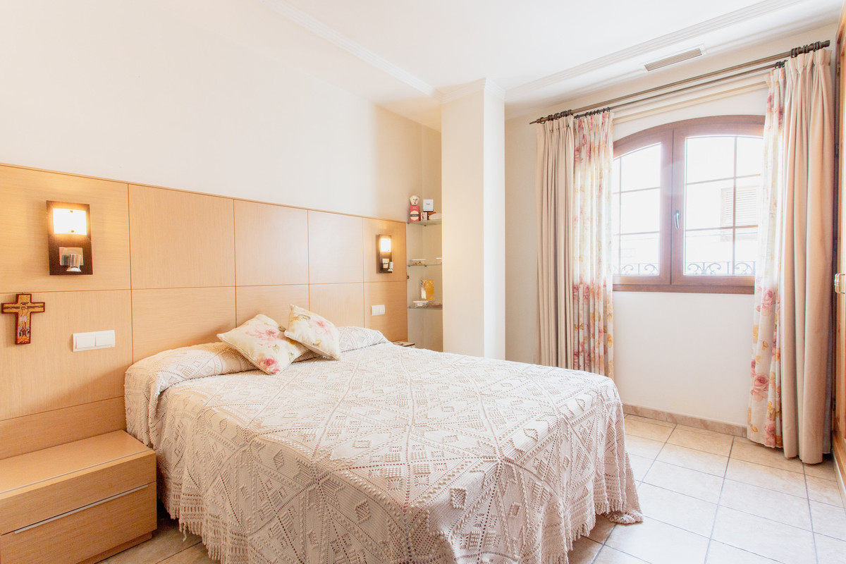 7 Bed Townhouse for sale in Estepona Costa Del Sol, Málaga, Spain